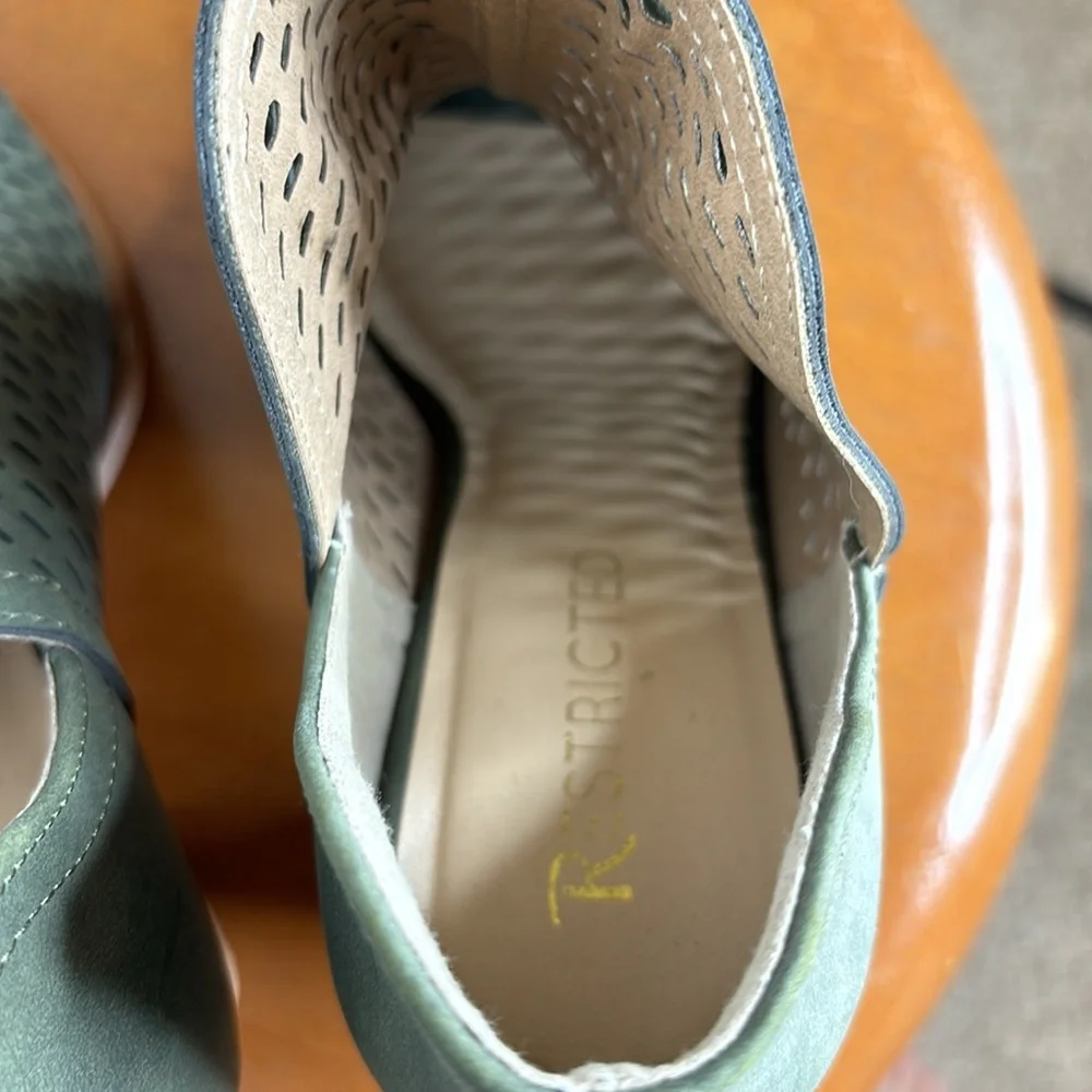 Restricted Open Toe Heel | Olive | Size 7 - Picture 10 of 13